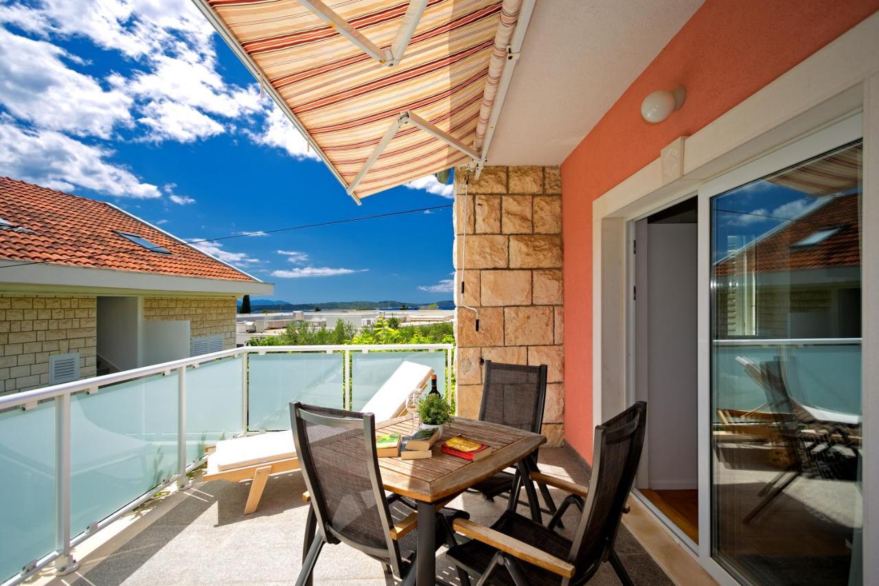 Terrace Apartment Хвар Екстер'єр фото